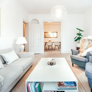 Elegant, Evocative And Cosy In Osterbro With A Panoramic View. Eco-friendly. 1km Harbour/ Beach, 3km- Center, 13km-airport. Apartment